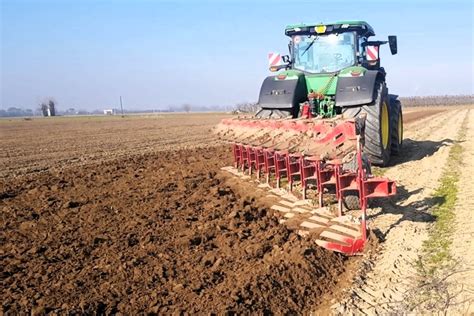 Schema della preparazione del terreno con concimazione e lavorazione