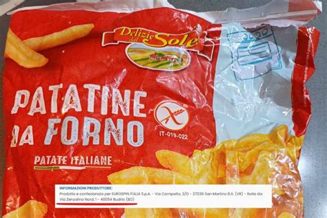 Collage di immagini che mostrano patatine fritte artigianali accanto a patatine industriali surgelate.