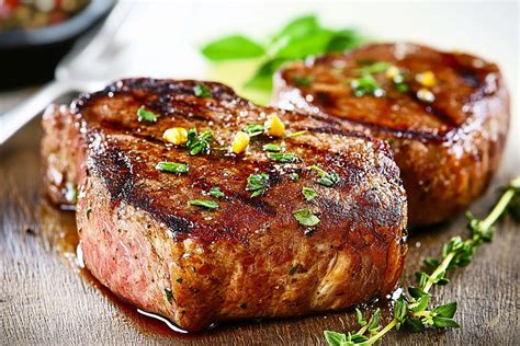 padella con filetto di manzo che cuoce