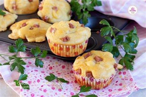 muffin salati mortadella e mirtilli in fase di preparazione, prima di essere infornati