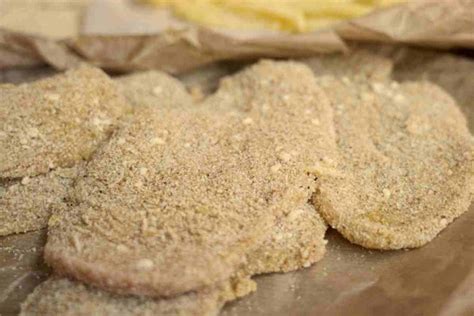 Dettaglio della panatura delle cotolette