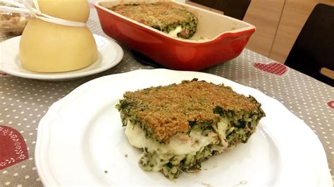 sformato di riso agli spinaci e prosciutto servito