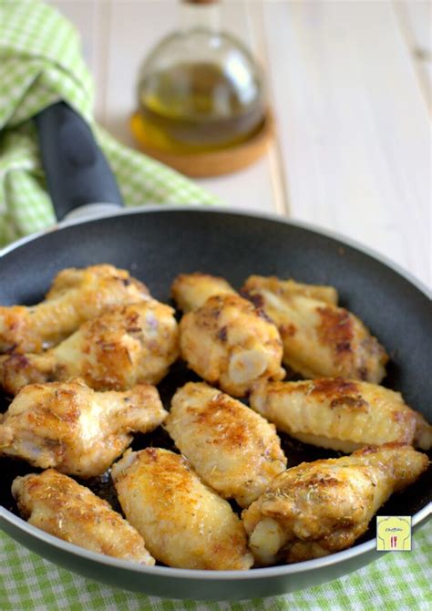 Schematizzazione dei passaggi di preparazione delle alette di pollo in padella