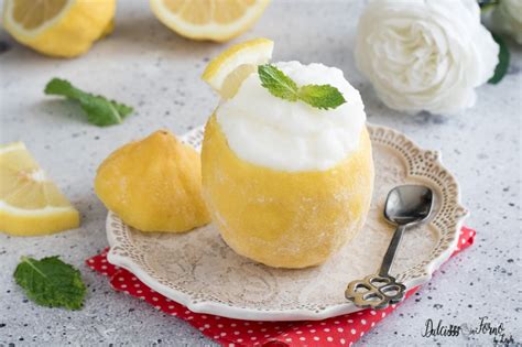 limone fresco e sorbetto al limone in una coppetta