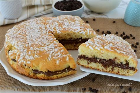 Focaccia soffice alla Nutella con granella di zucchero