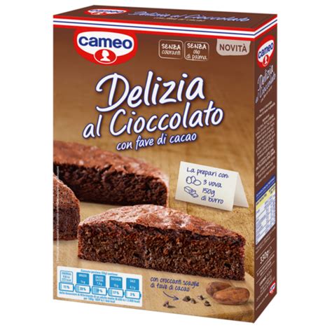 Infografica che illustra i valori nutrizionali della torta Cameo al cioccolato per porzione.