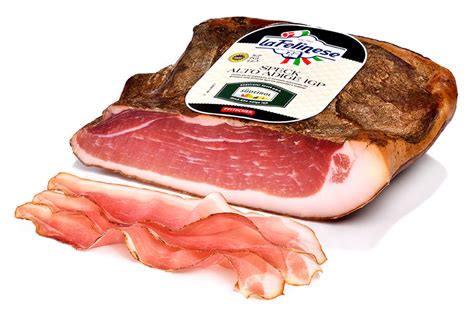Foto di fette di Speck dell'Alto Adige IGP affumicato e stagionato