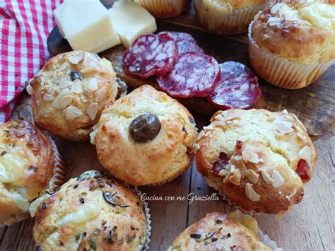Foto ravvicinata degli ingredienti freschi per i muffin salati