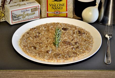 Ingredienti freschi per il risotto ubriaco