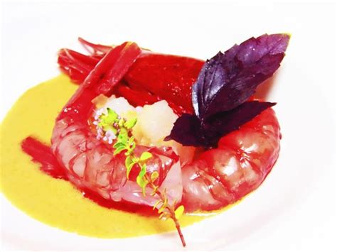 Gamberi rossi di Mazara del Vallo su un piatto elegante