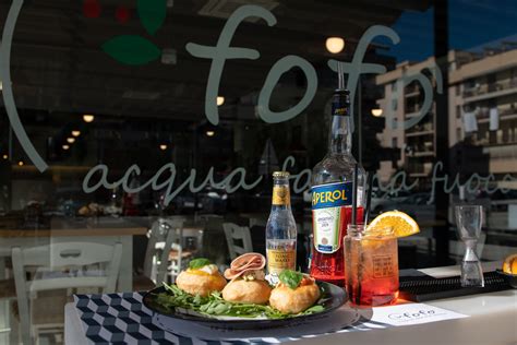 Via Unità Italiana, Caserta, con vista sull'insegna della pizzeria Fofò