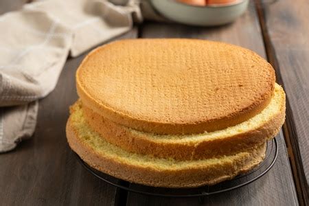 Taglio del Pan di Spagna in dischi