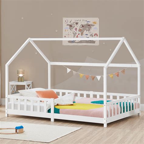 Disegno di un letto a forma di casetta Montessori per bambini.