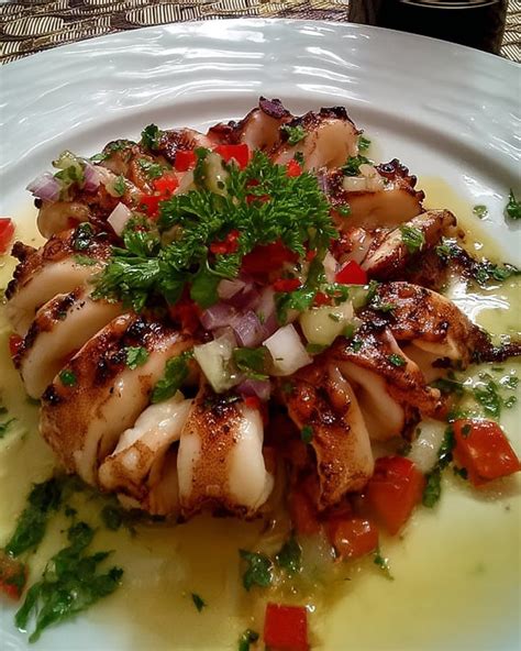 Schema di preparazione dei calamari per la griglia con incisioni