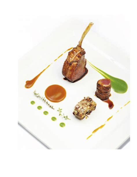 Piatto finito di filetto di maialino nero dei Nebrodi con pisellini in tegame