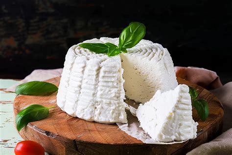 Immagine di ricotta di bufala ben scolata