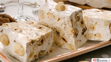Illustrazione di un torrone artigianale con mandorle e nocciole