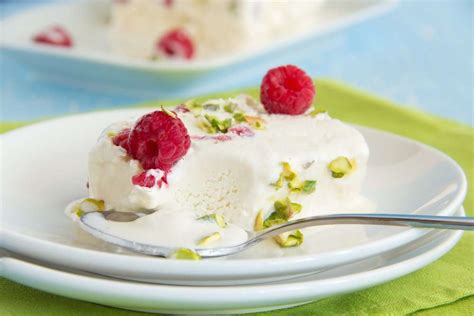 Ingredienti per il semifreddo alla ricotta e panna montata