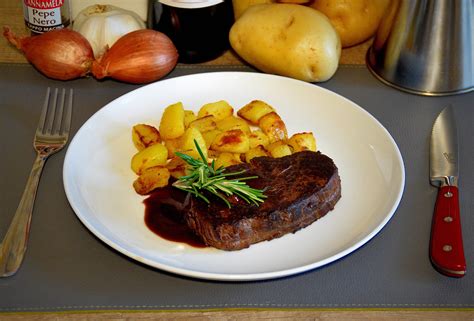 Filetto di cavallo al forno pronto per essere affettato
