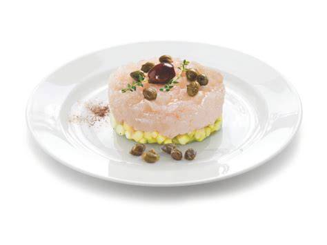 Immagine di una tartare di scampi finemente impiattata