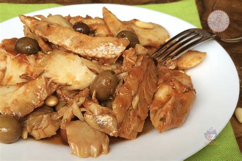Ingredienti per lo stoccafisso alla genovese: fave secche, stoccafisso, patate