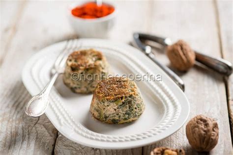 Ingredienti freschi per la preparazione degli sformatini di spinaci