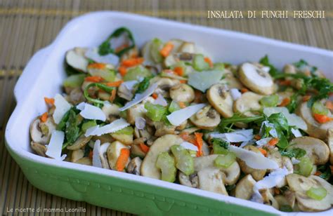 Insalata mista di funghi freschi e secchi, con erbe aromatiche.