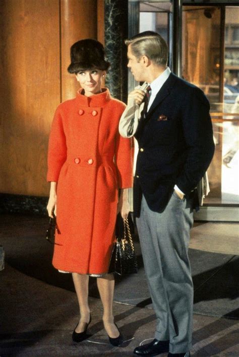 Ritratto di Audrey Hepburn con cappotto in panno Casentino
