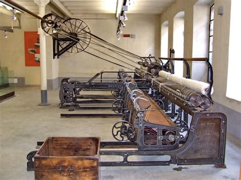 Interno del Museo dell’Arte della Lana di Stia con macchinari d'epoca