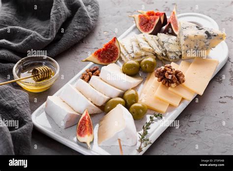 vassoio assortito di finger food a base di fave
