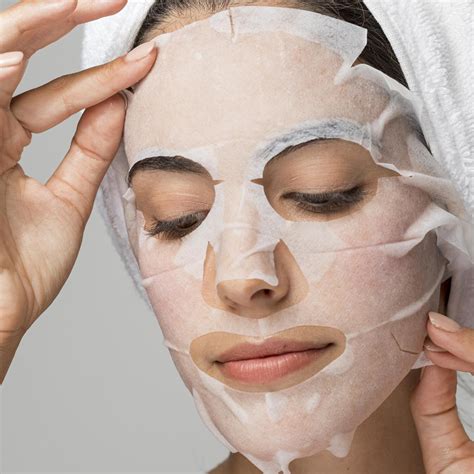 Immagine di una maschera viso naturale a base di fagioli neri