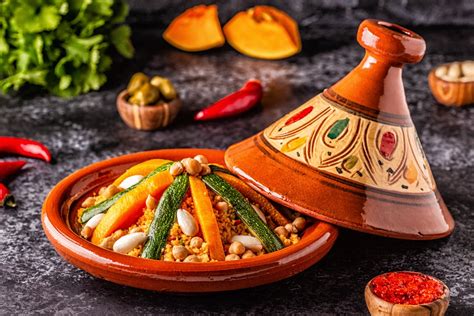 Infografica che illustra le origini e la diffusione del piatto Tajine