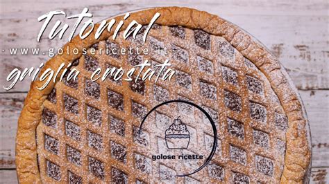 Crostata ricoperta con pasta frolla o griglia decorativa