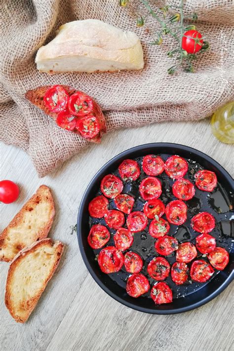 Pomodorini confit appena sfornati e pronti per essere utilizzati
