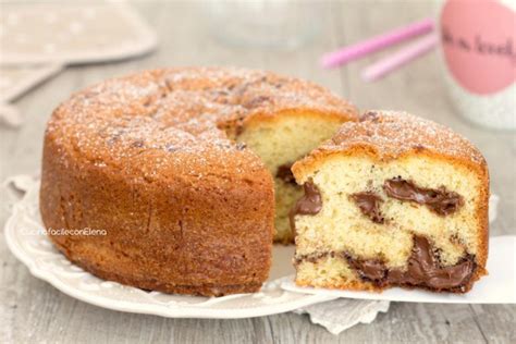 Torta variegata alla Nutella appena sfornata
