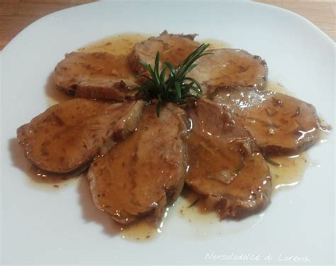 Arrosto di vitello legato e pronto per la rosolatura