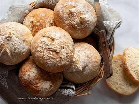 Panini fatti in casa con pancetta e scalogno