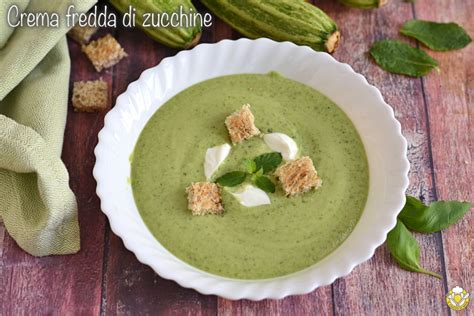 Crema di zucchine e cipolla in un mixer