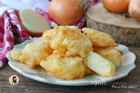 Impasto per frittelle di cipolle con cipolle incorporate