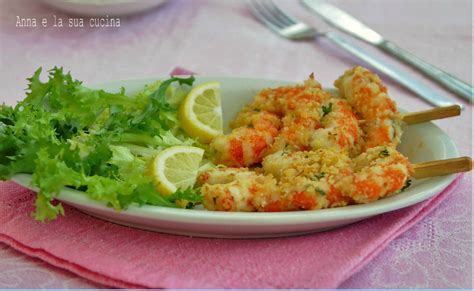 Immagine di spiedini di surimi gratinati pronti per essere serviti