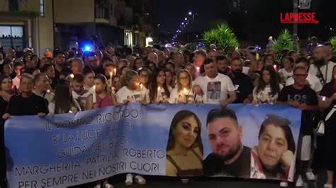 Foto della fiaccolata in memoria delle vittime del crollo della Vela Celeste