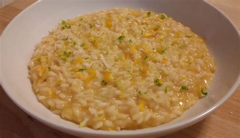 foto del risotto agli agrumi in fase di mantecatura