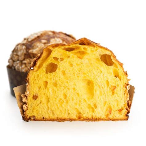 Foto di un Panettone Scutellà dall'aspetto soffice e dorato