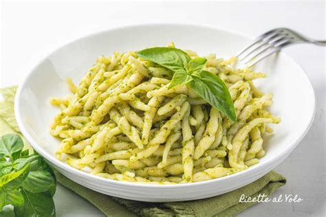 Trofie al pesto appena condite