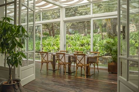 Vista del giardino d'inverno dell'Osteria Ballarò a Palermo