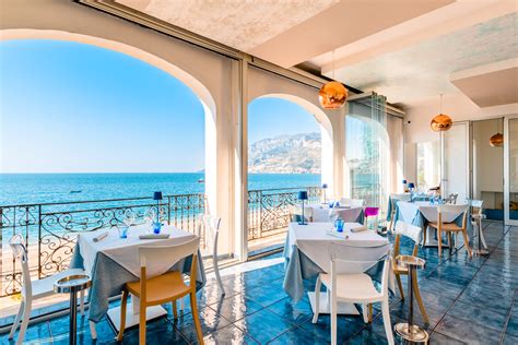 Vista panoramica sul mare dal ristorante Salotto sul Mare