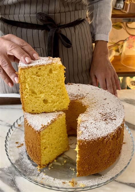 Schematizzazione degli ingredienti per la preparazione della Chiffon Cake
