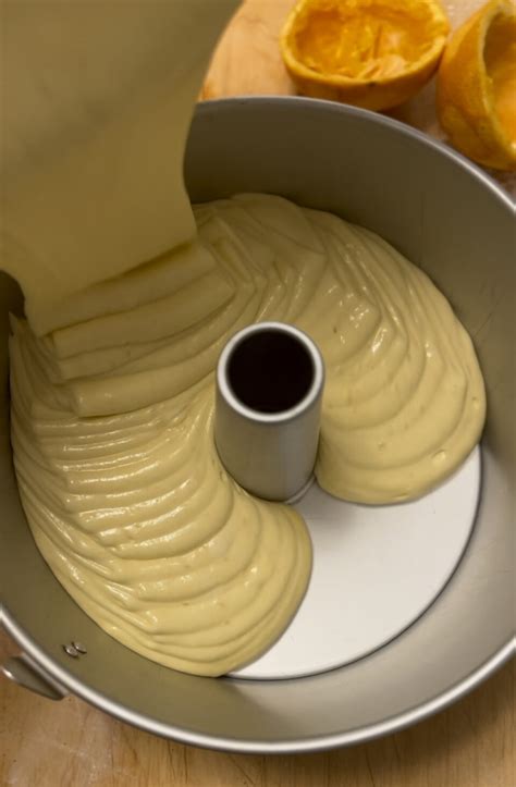 Infografica passo-passo sulla preparazione dell'impasto della Chiffon Cake
