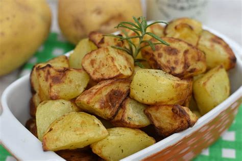 Infografica con i passaggi chiave per preparare i rosti di patate in friggitrice ad aria