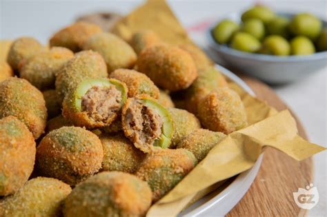 Ingredienti per il ripieno delle olive ascolane: carni miste, verdure per soffritto, spezie